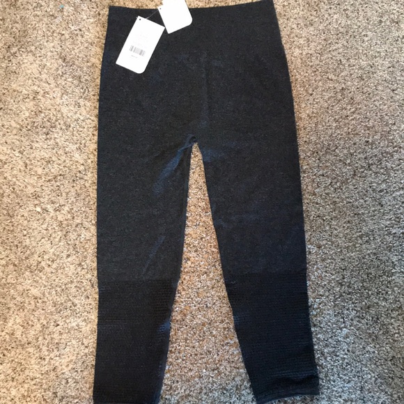 Women’s Fabletics High Waist Seamless 7/8 Legging - Picture 1 of 5